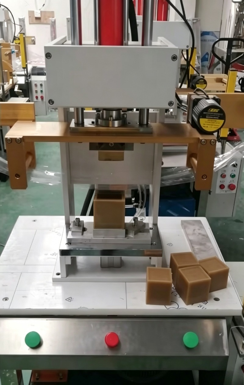 カスタマイズ可能な石鹸製造ライン、小規模事業向け石鹸製造機、 - Soap Making Machine のレビューと価格
