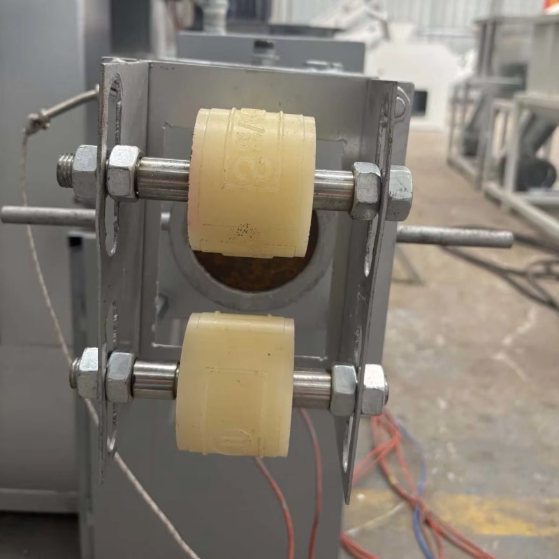 コンパクトな自動石鹸製造機、練り込み用三連ロールミル機能付き - Soap Making Machine のレビューと価格